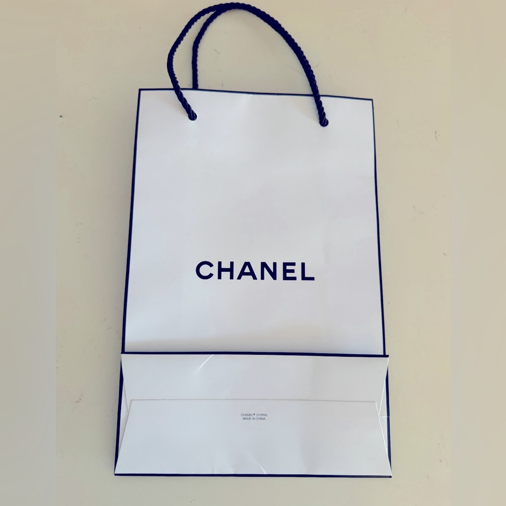 CHANEL White & Black Paper Shopping/ Gift Bag 9.75 x 6.75 x 2.5